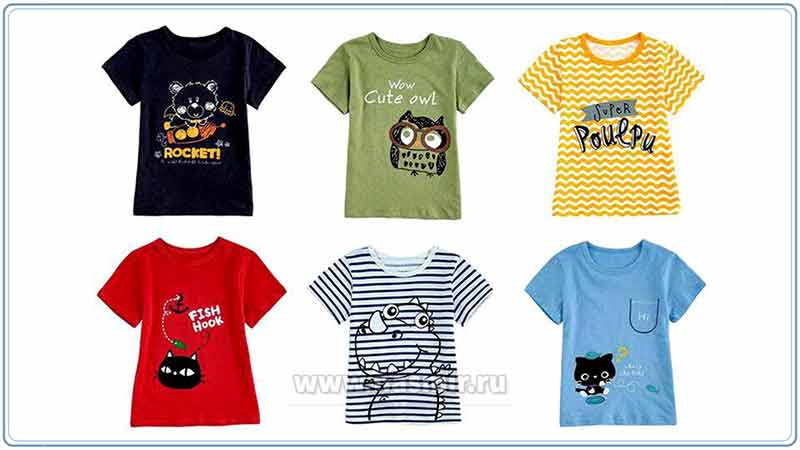 Модные детские футболки разных цветов и размеров.